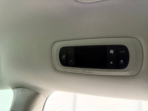 Used 2024 Chrysler Pacifica Touring-L image 28