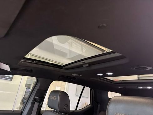 Used 2023 Chevrolet Traverse High Country AWD/4WD image 2