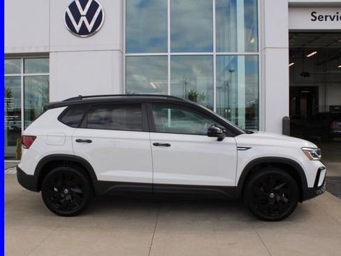 Used 2024 Volkswagen Taos SE AWD/4WD image 5