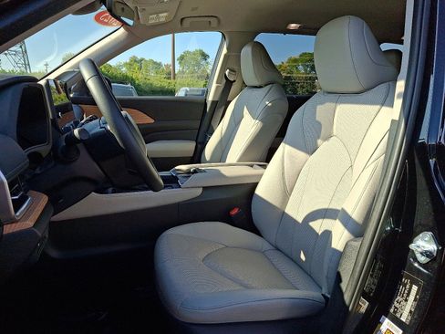 Certified 2025 Toyota Grand Highlander AWD image 14