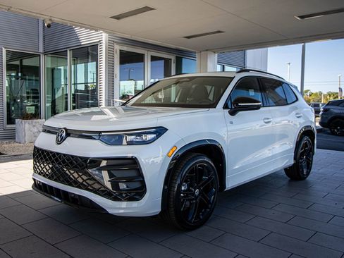 New 2026 Volkswagen Tiguan SE R-Line FWD image 15