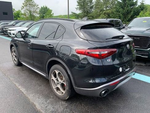 Used 2023 Alfa Romeo Stelvio Ti AWD/4WD image 3