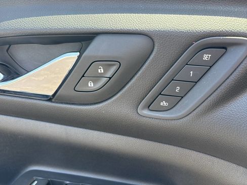 Used 2023 GMC Acadia SLT w/ Preferred Package FWD image 24
