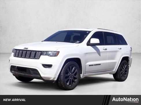 Used 2020 Jeep Grand Cherokee Altitude image 1