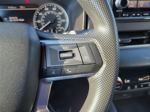 Used 2024 Mitsubishi Outlander ES image 18