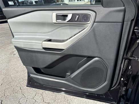 Used 2022 Ford Explorer XLT w/ Equipment Group 202A image 10