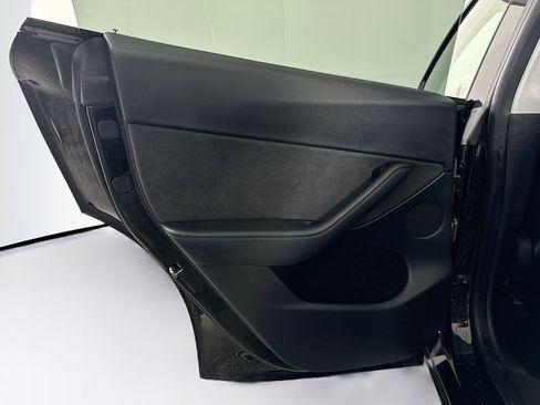 Used 2022 Tesla Model Y Performance AWD/4WD image 24