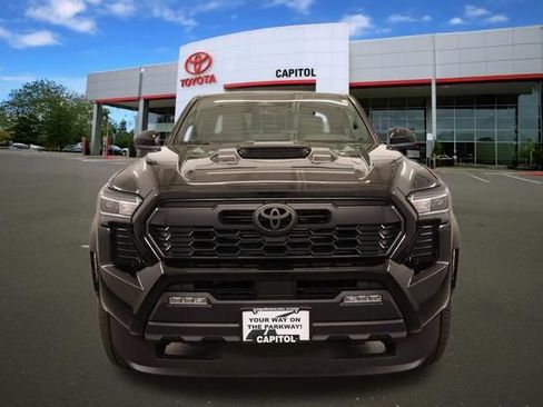 Certified 2025 Toyota Tacoma TRD Sport AWD/4WD image 8