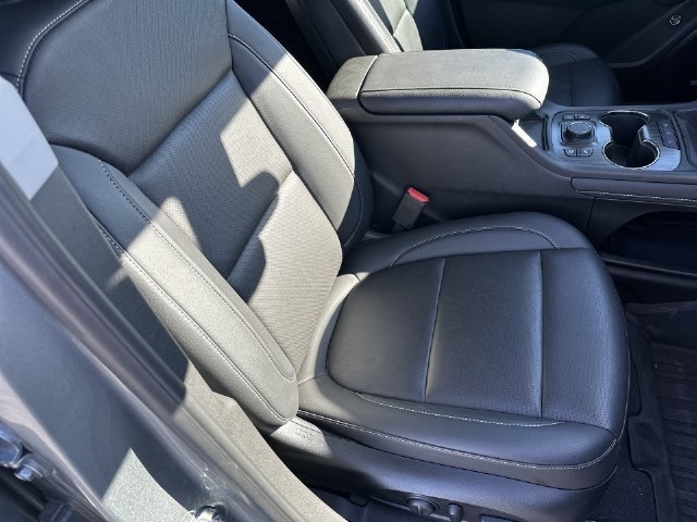 Used 2023 GMC Acadia SLT w/ Technology Package FWD image 29