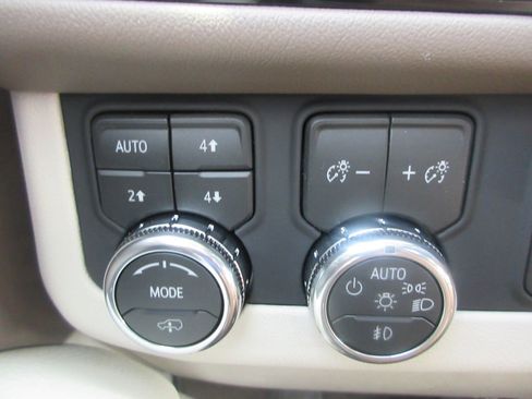 New 2026 GMC Yukon XL Denali w/ Denali Reserve Package image 17