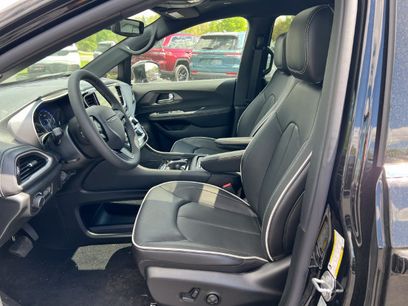 New 2027 Chrysler Pacifica Limited