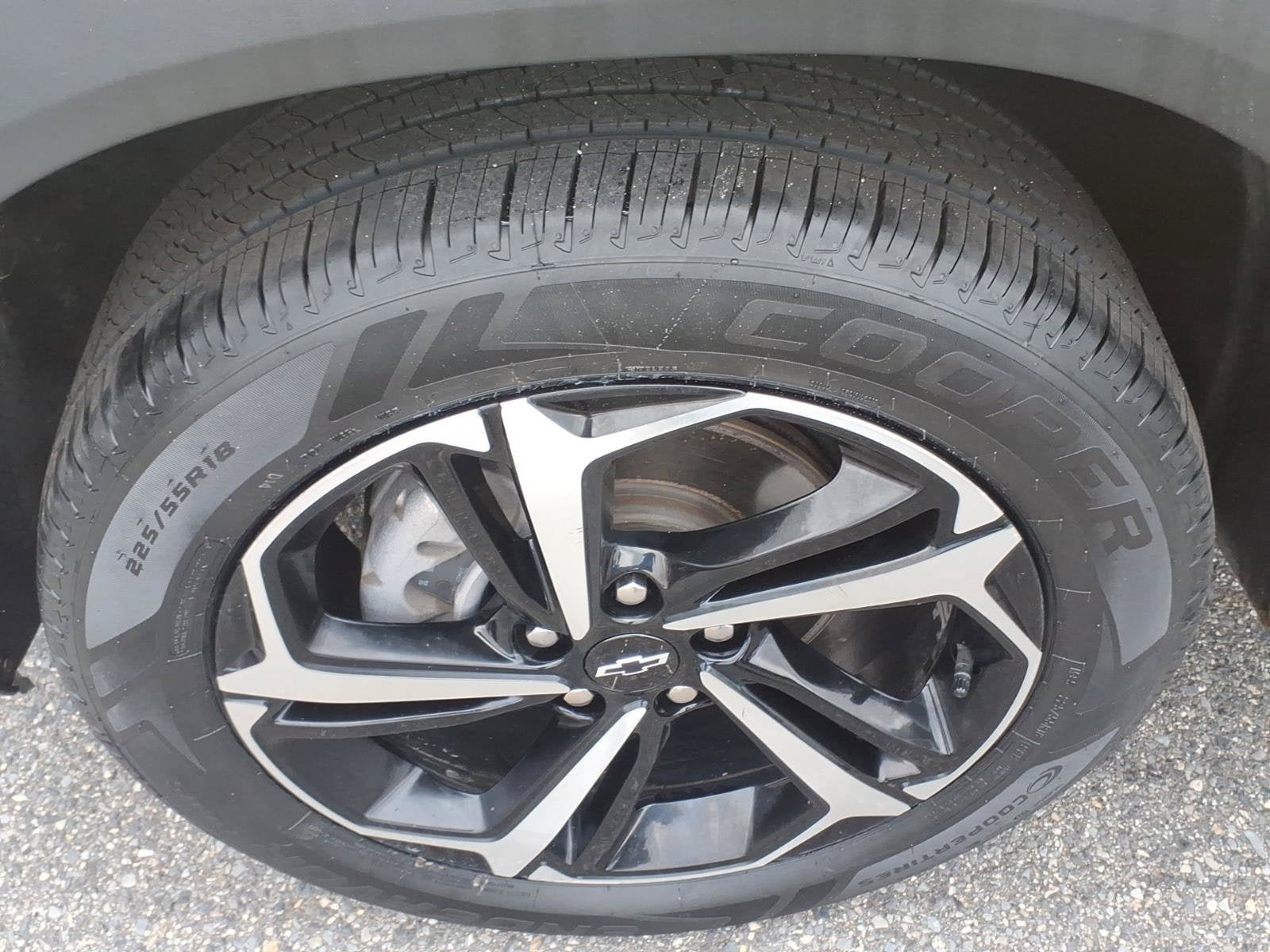 Used 2023 Chevrolet TrailBlazer RS w/ Sun and Liftgate Package AWD/4WD image 6