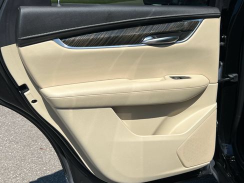 Certified 2018 Cadillac XT5 FWD image 34