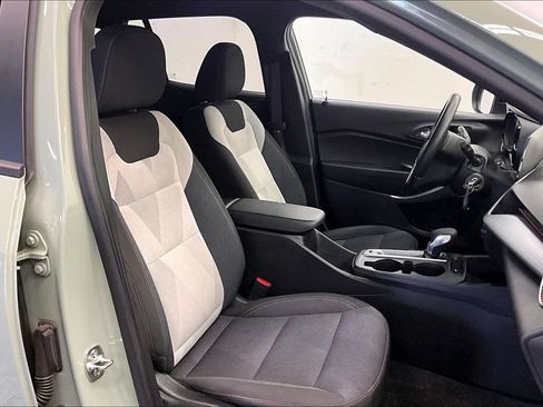 Used 2024 Chevrolet Trax RS FWD image 6