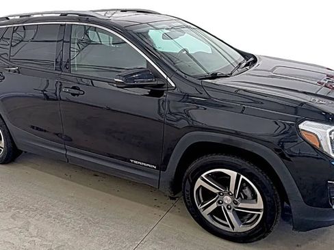Used 2019 GMC Terrain SLT w/ Infotainment Package II image 2
