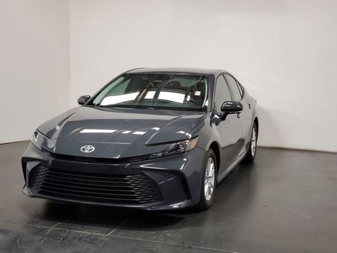 Used 2025 Toyota Camry LE image 4