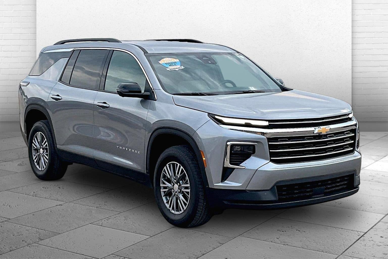 Used 2026 Chevrolet Traverse LT w/ Driver Confidence Package FWD image 1