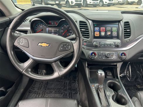 Used 2016 Chevrolet Impala LT w/ Convenience Package image 9