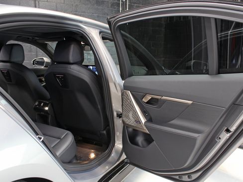 Used 2024 BMW 530i xDrive AWD/4WD image 47