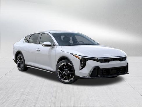 New 2025 Kia K4 GT-Line image 8