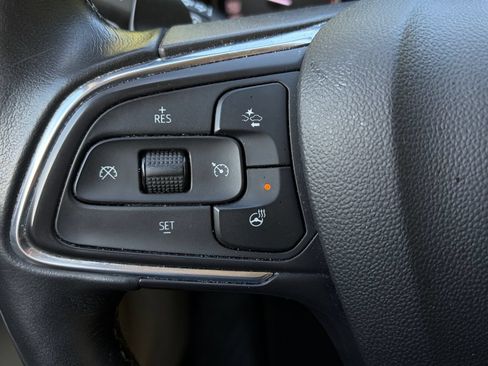 Used 2021 Buick Envision Essence FWD image 29