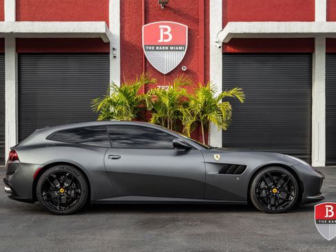 Used 2018 Ferrari GTC4Lusso T image 16