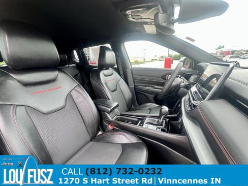 Used 2025 Jeep Compass Trailhawk AWD/4WD image 18
