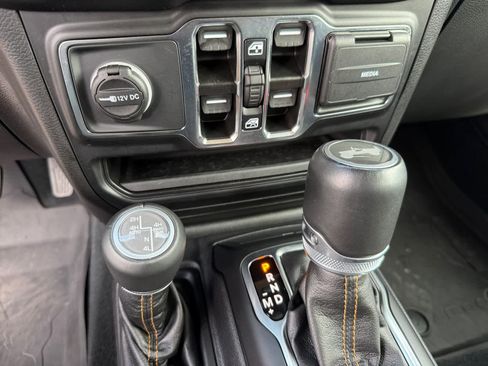 Used 2022 Jeep Wrangler Unlimited Sahara AWD/4WD image 22