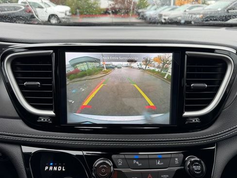 New 2026 Chrysler Pacifica Select FWD image 22