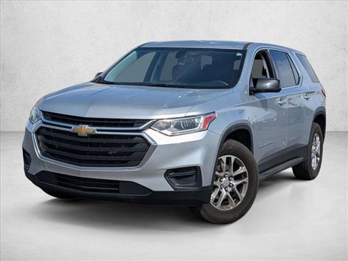 Used 2020 Chevrolet Traverse LS FWD image 2