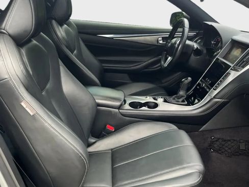 Used 2018 INFINITI Q60 2.0t w/ Moonroof Package RWD image 10
