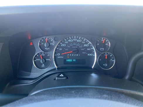 Used 2024 Chevrolet Express 2500 w/ Driver Convenience Package RWD image 15