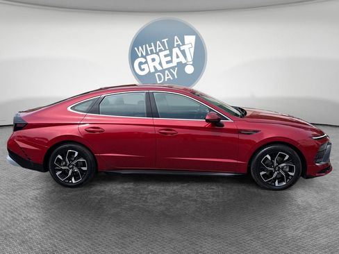 Used 2024 Hyundai Sonata SEL FWD image 2