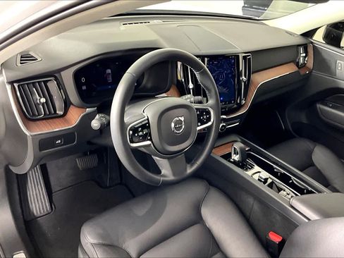 Used 2024 Volvo XC60 B5 Plus w/ Protection Package Premier image 18