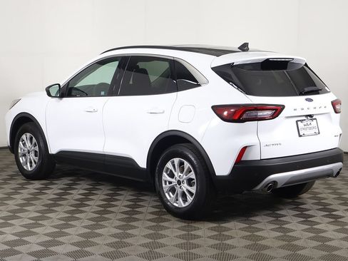 Used 2024 Ford Escape Active w/ Tech Pack #1 AWD/4WD image 11