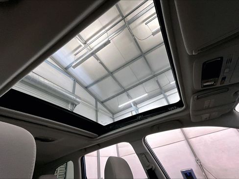 Used 2017 Subaru Forester 2.5i Premium w/ All-Weather Package image 21