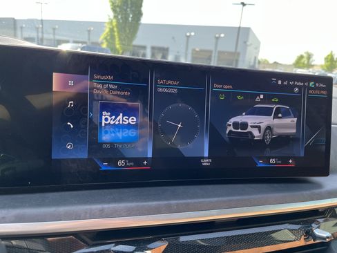 Used 2023 BMW X7 xDrive40i w/ M Sport Package AWD/4WD image 25