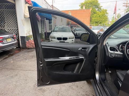 Used 2019 Dodge Journey SE w/ Connectivity Group FWD image 21