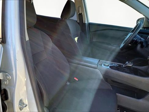 Used 2024 Nissan Rogue S image 20