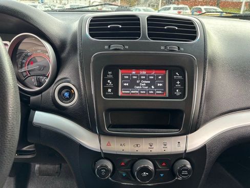 Used 2012 Dodge Journey SXT w/ Flexible Seating Group image 17