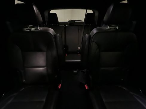 Used 2023 Chevrolet Traverse RS FWD image 28