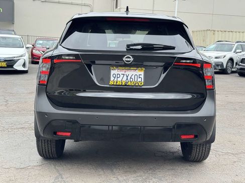 Used 2025 Nissan Kicks SV w/ Illumination Package FWD image 9