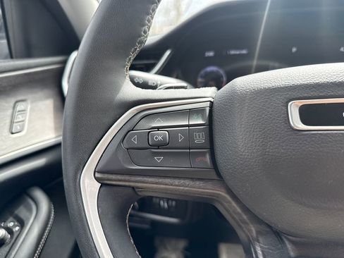 Used 2023 Jeep Grand Cherokee Limited image 15