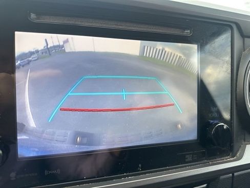 Used 2016 Toyota Tacoma TRD Sport w/ Towing Package image 19