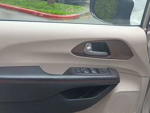 Used 2017 Chrysler Pacifica LX w/ Tire & Wheel Group image 15