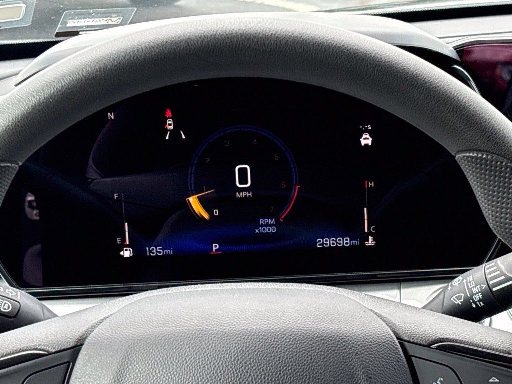 Used 2025 Chevrolet Trax LT FWD image 32
