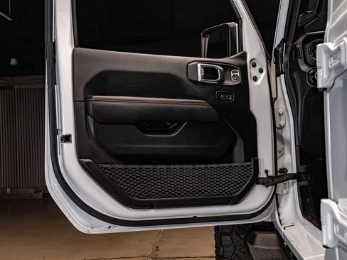 Used 2022 Jeep Wrangler Unlimited Sahara AWD/4WD image 26