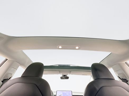 Used 2019 Tesla Model 3 Standard Range Plus image 19