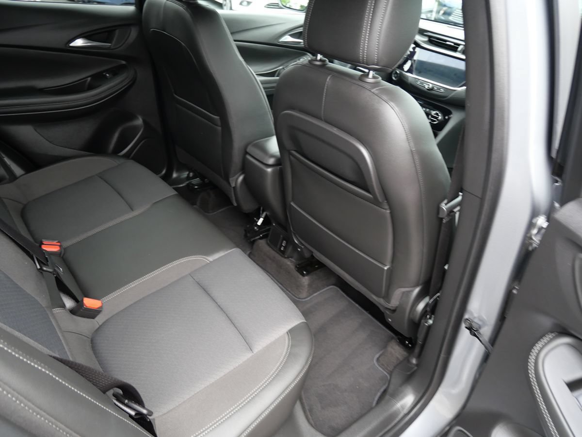 Used 2023 Buick Encore GX Select w/ Sport Touring Package FWD image 23