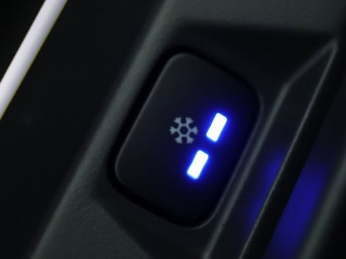 Used 2024 Land Rover Defender 90 V8 image 39